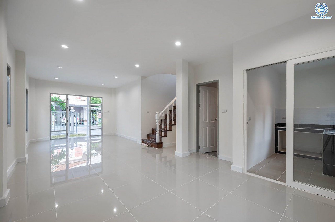 บ้านมือสองตกแต่งใหม่ โครงการ เพอร์เฟคเพลส รัตนาธิเบศร์-ไทรม้า รองรับความสุข บนเนื้อที่ 50 ตร.ว. พื้นที่ใช้สอย 147.04 ตร.ม. ฟังก์ชัน 3 ห้องนอน 2 ห้องน้ำ จอดรถได้ 1 คัน ทำเลเชื่อมต่อได้หลายเส้นทาง ติดถนนราชพฤกษ์ และรถไฟฟ้าสายสีม่วง "สถานีบางรักน้อยท่าอิฐ"...